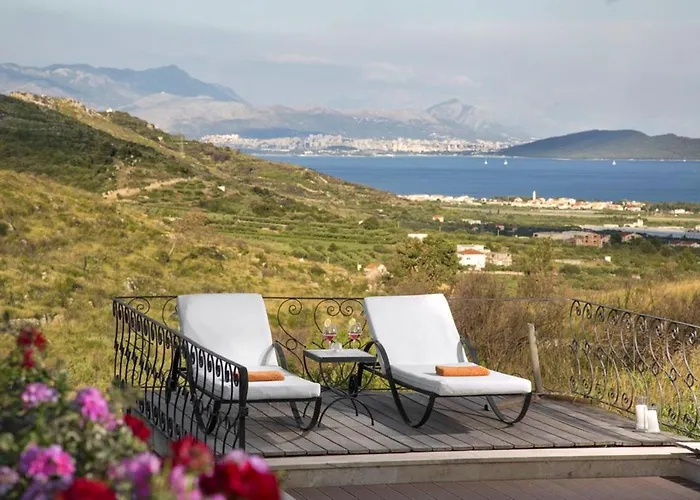 Villa Panoramic In Prgomet, Sea View And Private Pool Plano