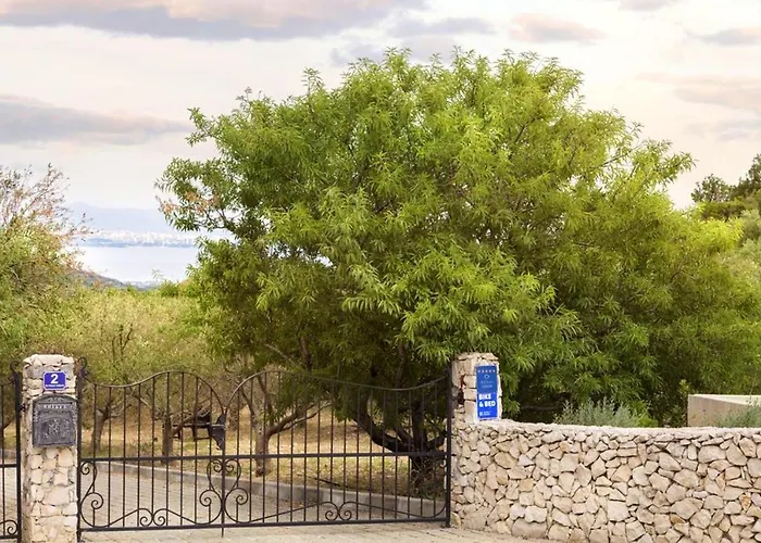 Panoramic In Prgomet, Sea View And Private Pool Villa